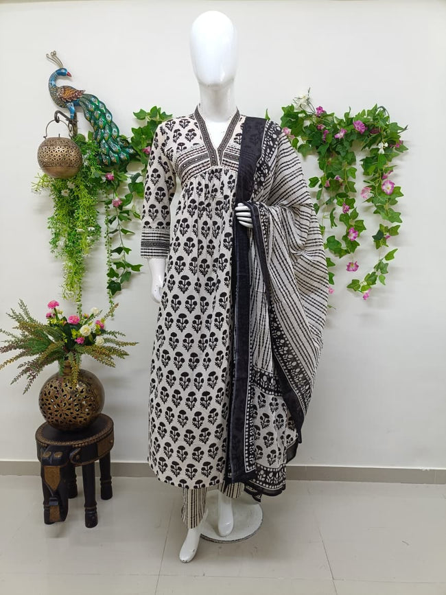 Ivory Black Bloom Hover Image