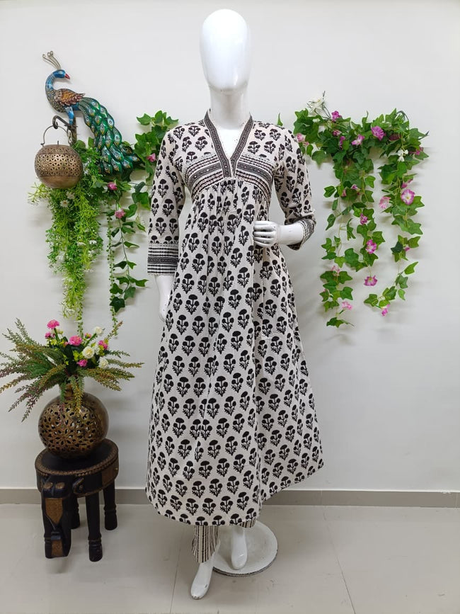 Ivory Black Bloom Main Image