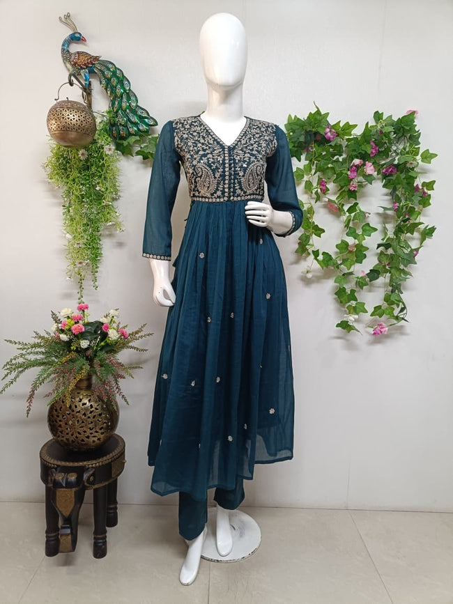 Peacock blue Main Image