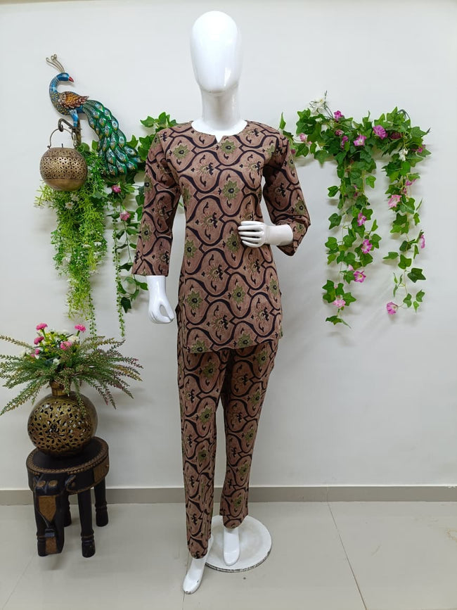 Mauve brown Hover Image