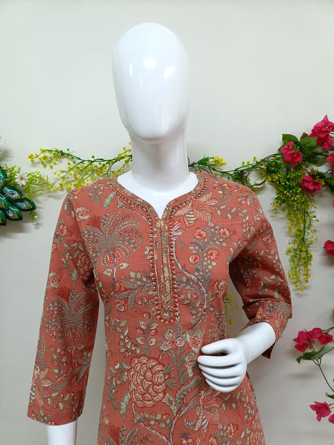 Salmon pink Main Image