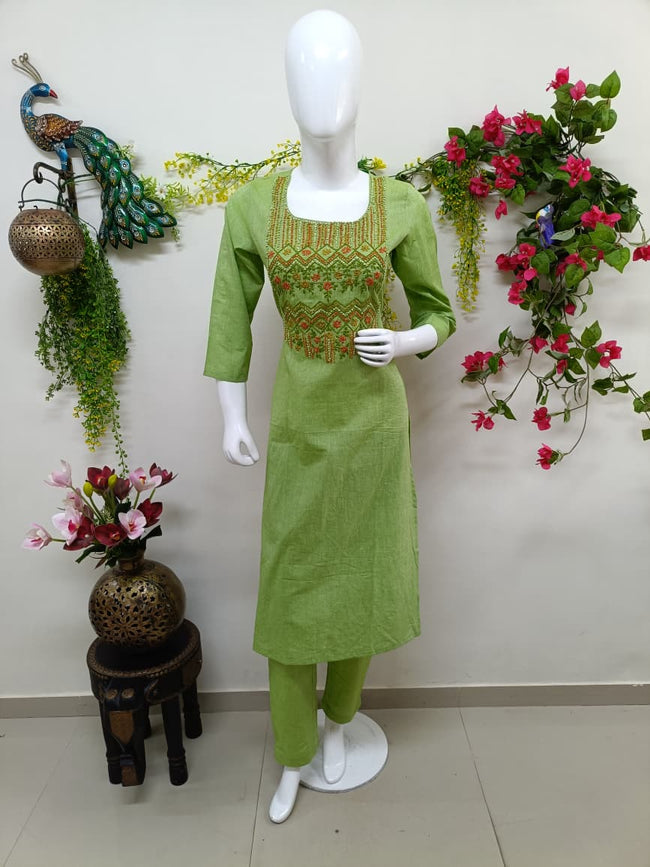 Parrot green Main Image