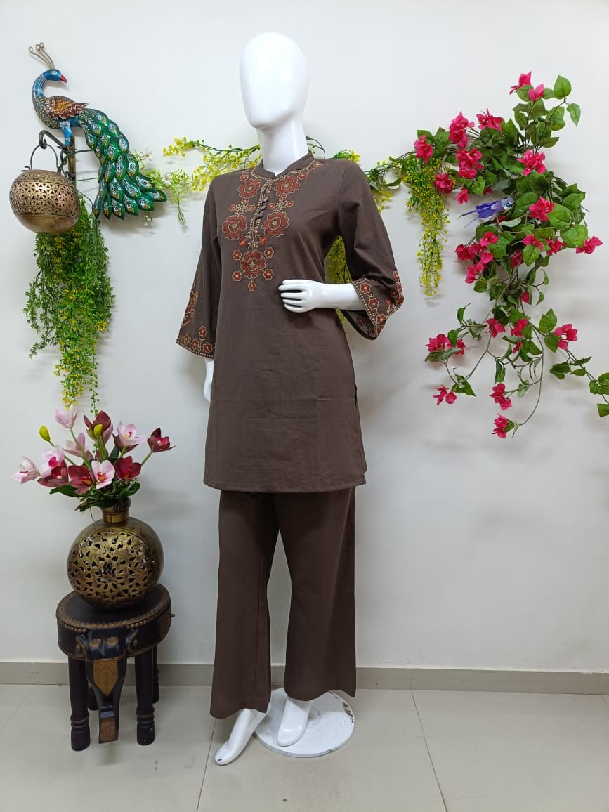 Mocha brown print