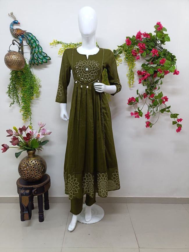 Mehendi green Main Image