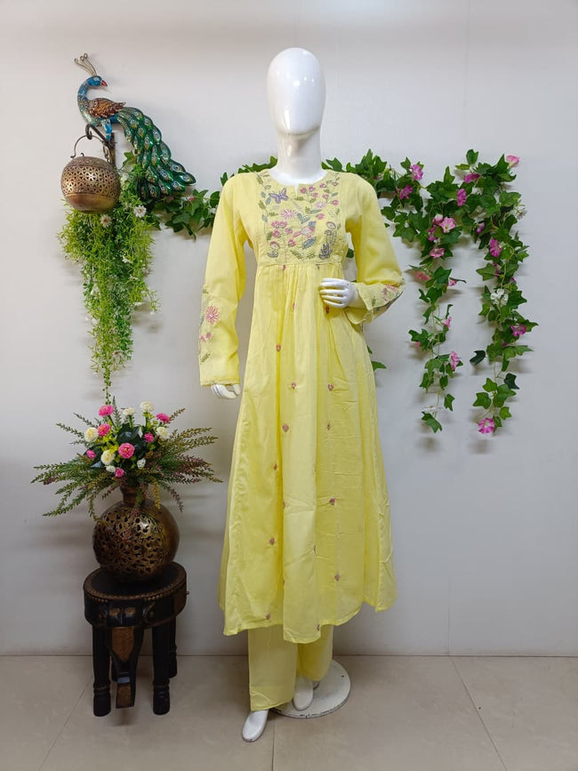 Soft pastel yellow Main Image