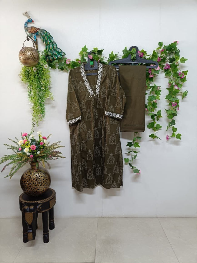 Deep olive green Main Image